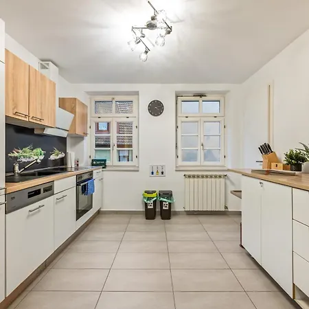Sali Homes Uebernachten Im Kulturdenkmal - Weinort Apartment